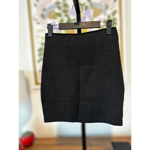Theory Mini Pencil Knit Wool Skirt in Black Houndstooth Print Size Small - Picture 4 of 8